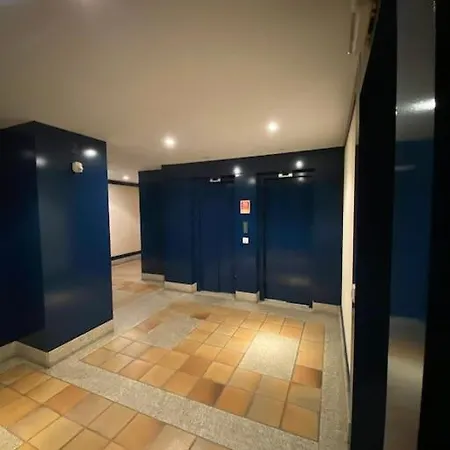 Swimming Pool With Private Garage Lägenhet